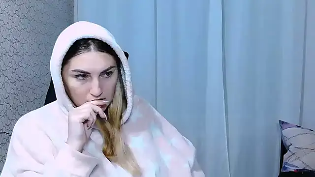 Snapshot of JaneLaJewel chatting on October 28, 3:18 pm JaneLaJewel online show from October 28, 3:18 pm