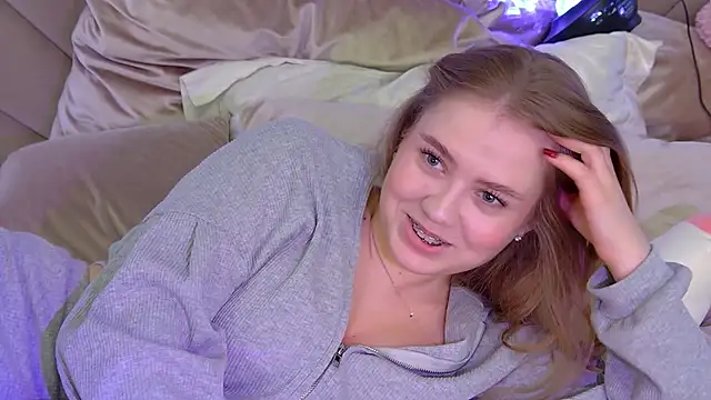 SelinSwarovski online show from October 20, 7:39 pm