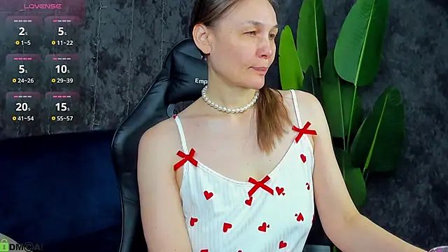 Lillian White online show from February 11, 1:09 am