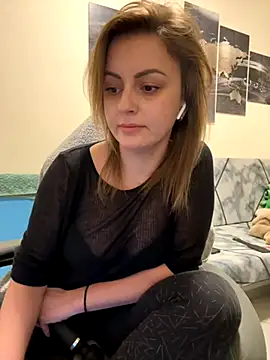 Eelleen online show from December 3, 2:30 pm