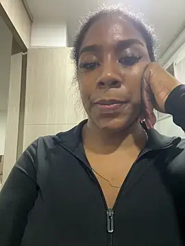 KloheCurvy online show from April 6, 11:39 pm