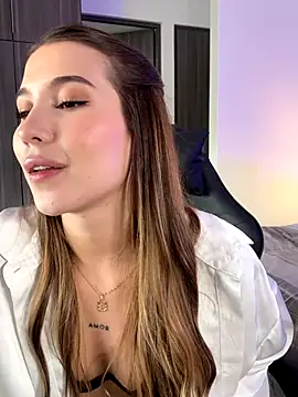 Snapshot of SophieRaily_ chatting on October 15, 9:06 pm SophieRaily online show from October 15, 9:06 pm