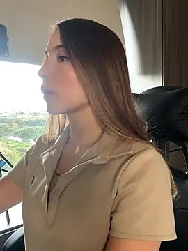 Snapshot of SophieRaily_ chatting on September 18, 7:45 pm SophieRaily online show from September 18, 7:45 pm