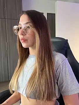 Snapshot of SophieRaily_ chatting on October 2, 8:03 pm SophieRaily online show from October 2, 8:03 pm