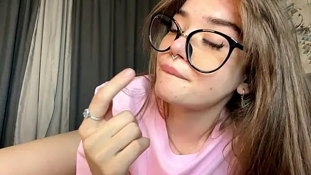 Snapshot of BlissDodd chatting on October 9, 6:34 pm BlissDodd online show from October 9, 6:34 pm