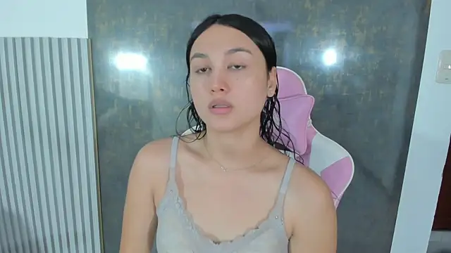 lana boomer online show from April 1, 7:44 pm