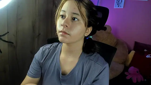 agnes 213 online show from February 24, 2:38 pm