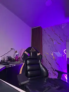 Tiffanny online show from April 8, 2:52 pm