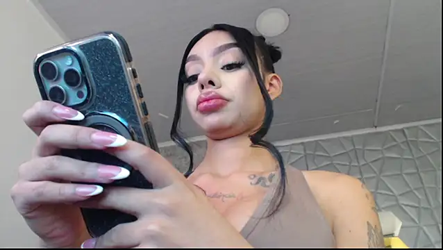 Snapshot of Tiffanny chatting on October 17, 2:48 am Tiffanny online show from October 17, 2:48 am
