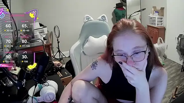 Snapshot of LilyFoxxx chatting on October 6, 3:23 am LilyFoxxx online show from October 6, 3:23 am