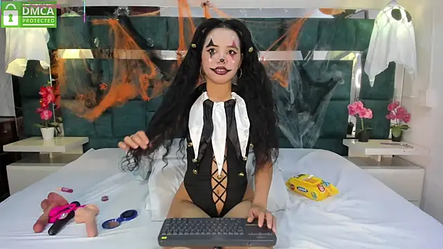 valtira nova online show from October 31, 8:13 pm