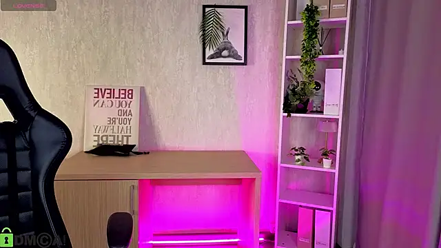 Christy Little online show from December 4, 12:57 am