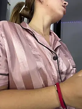 Aaliyah Salma online show from June 10, 4:00 am