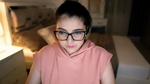 Snapshot of Camilaa_bueno chatting on October 16, 12:35 am Camilaa bueno online show from October 16, 12:35 am