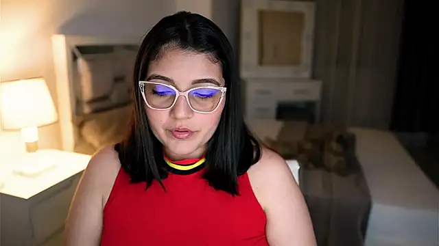 Snapshot of Camilaa_bueno chatting on October 7, 3:00 am Camilaa bueno online show from October 7, 3:00 am