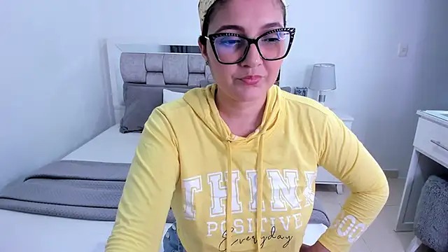 Camilaa bueno online show from May 27, 1:57 am