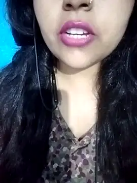 Love-Veronica online show from May 7, 6:33 pm