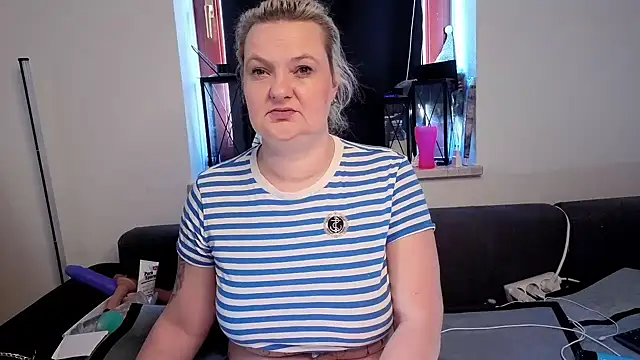 Inked blondi online show from April 10, 2:12 pm