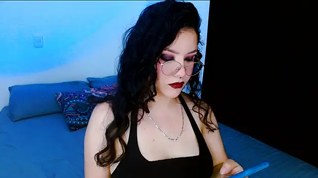 Snapshot of DollCam__ chatting on October 10, 1:43 am DollCam online show from October 10, 1:43 am