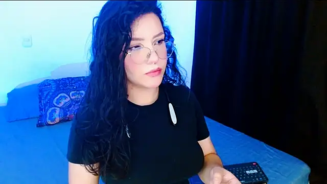 Snapshot of DollCam__ chatting on October 7, 11:09 pm DollCam online show from October 7, 11:09 pm