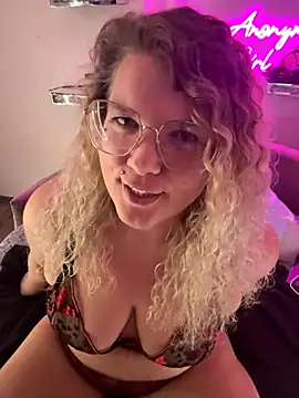 CurvyAnonymousGirl89 online show from October 22, 5:40 pm