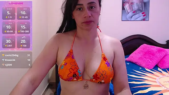 Snapshot of sara_florez1 chatting on October 10, 1:27 pm sara florez1 online show from October 10, 1:27 pm