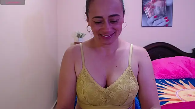 Snapshot of sara_florez1 chatting on October 13, 1:58 pm sara florez1 online show from October 13, 1:58 pm