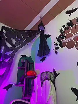 LollaByer online show from October 23, 9:10 pm