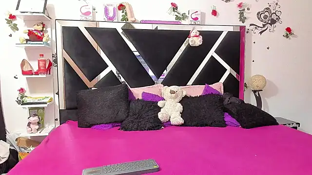 Snapshot of thedream_girls chatting on September 13, 2:03 pm thedream girls online show from September 13, 2:03 pm