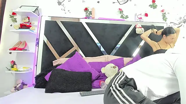 Snapshot of thedream_girls chatting on October 1, 12:21 pm thedream girls online show from October 1, 12:21 pm