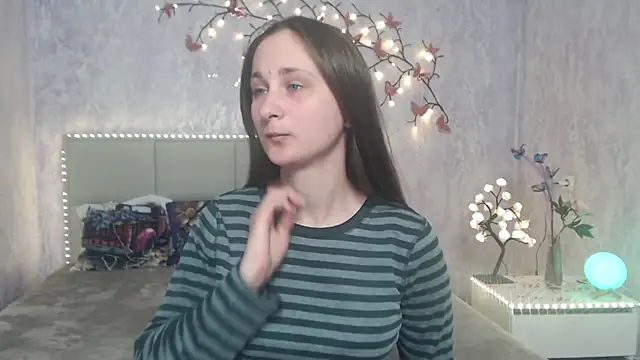 MichelLeee online show from March 24, 1:05 pm