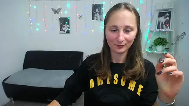 Snapshot of MichelLeee chatting on October 3, 11:59 am MichelLeee online show from October 3, 11:59 am