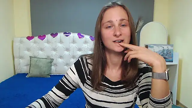 Snapshot of MichelLeee chatting on October 9, 11:47 am MichelLeee online show from October 9, 11:47 am