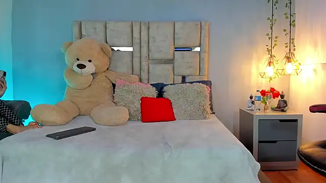 Snapshot of AshleyHill2 chatting on September 17, 3:59 am AshleyHill2 online show from September 17, 3:59 am