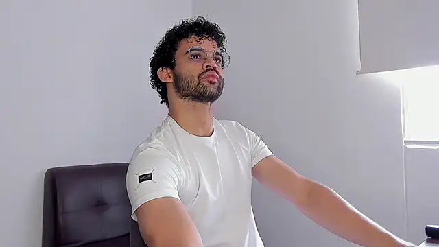 Snapshot of andrewChris_ chatting on September 10, 4:07 pm andrewChris  online show from September 10, 4:07 pm