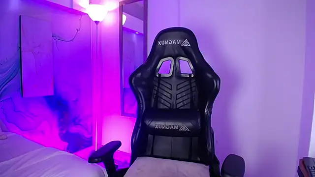 Aniie Doll online show from April 17, 9:50 pm