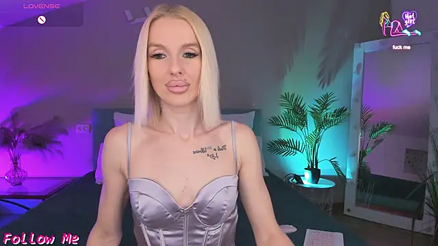 Lana kitty   online show from June 5, 11:11 pm