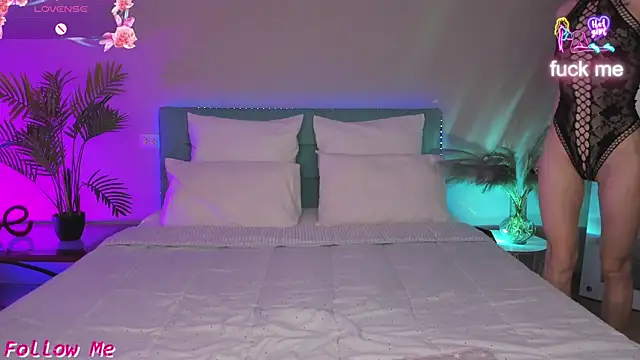 Lana kitty   online show from July 28, 10:20 pm