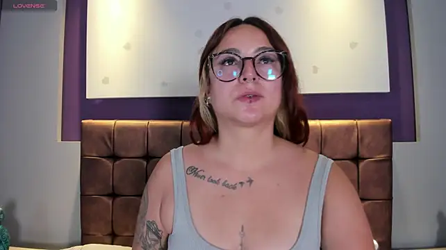 rhosyn reyes online show from October 12, 2:58 am