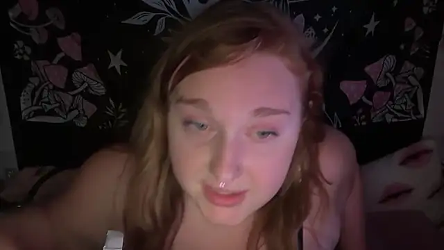 Snapshot of thickgingergoddess chatting on September 27, 3:25 am thickgingergoddess online show from September 27, 3:25 am