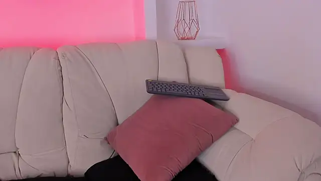 Snapshot of Radiant_Naomi chatting on September 20, 12:47 pm Radiant Naomi online show from September 20, 12:47 pm