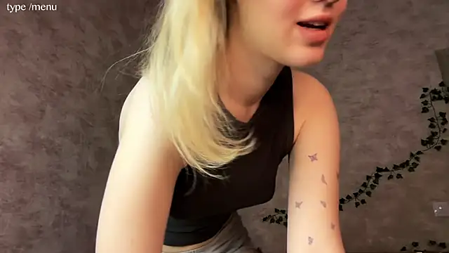 cutiemia0 online show from April 5, 6:45 am