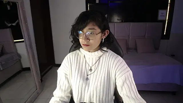 Lili Gomez  online show from September 18, 2:15 pm