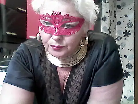 Lisa Suzie online show from January 17, 12:01 pm