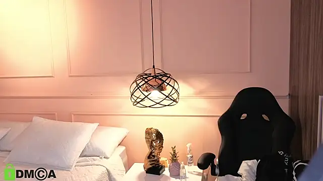 SHARONN     online show from October 13, 4:15 am