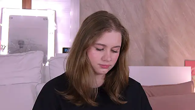 Snapshot of EllieHayes chatting on October 17, 5:27 pm EllieHayes online show from October 17, 5:27 pm