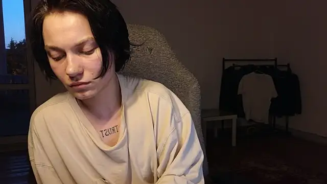 esajukyy online show from July 16, 3:27 pm