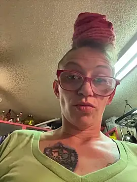 Stonermama666420 online show from April 18, 4:48 am