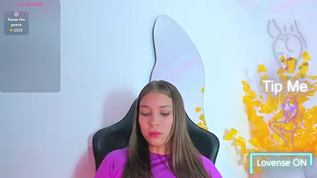 Snapshot of HaleyAmaya chatting on October 15, 7:16 pm HaleyAmaya online show from October 15, 7:16 pm