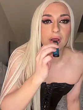 littlebambi26 online show from March 15, 12:01 am